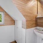 Апартаменты Cozy In With Wifi